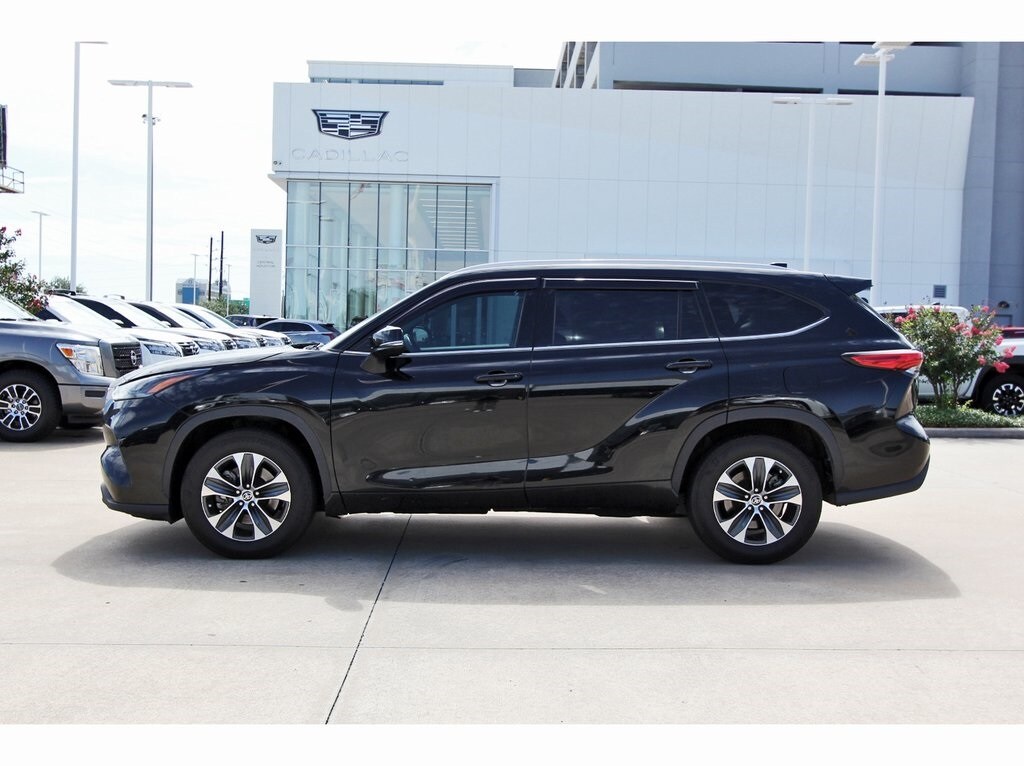 2022 Toyota Highlander XLE photo 3