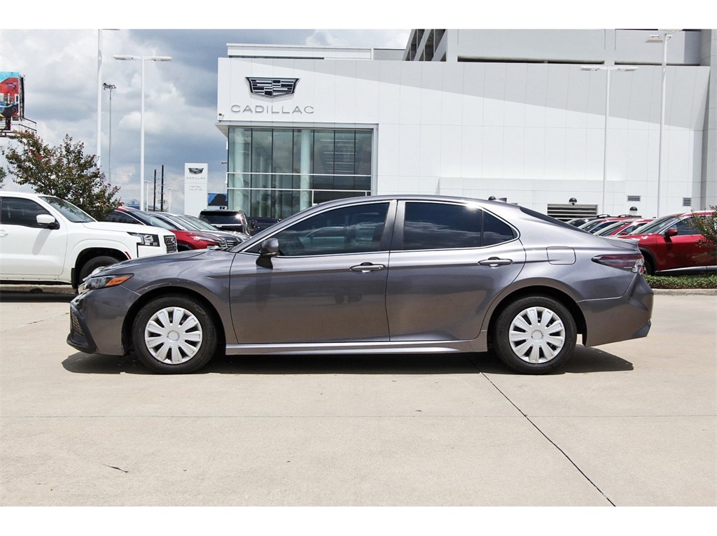 2023 Toyota Camry SE photo 3