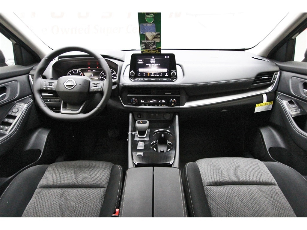 2026 Nissan Rogue SV photo 2