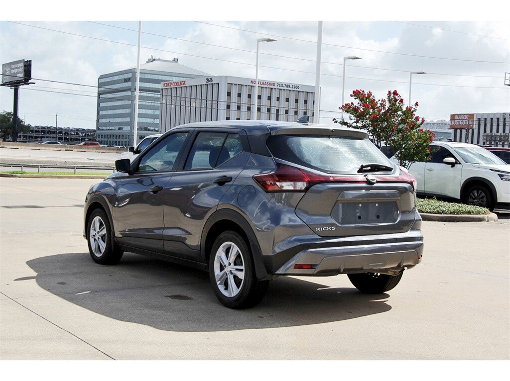 2023 Nissan Kicks S photo 4