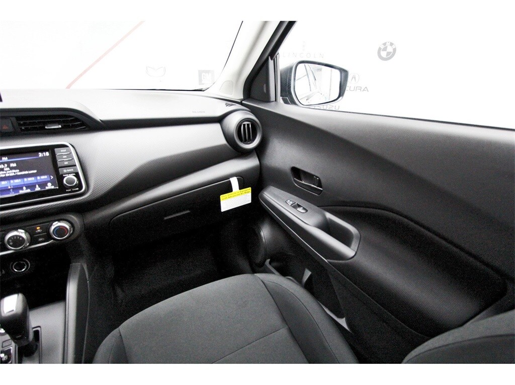 2025 Nissan Kicks Play S photo 4