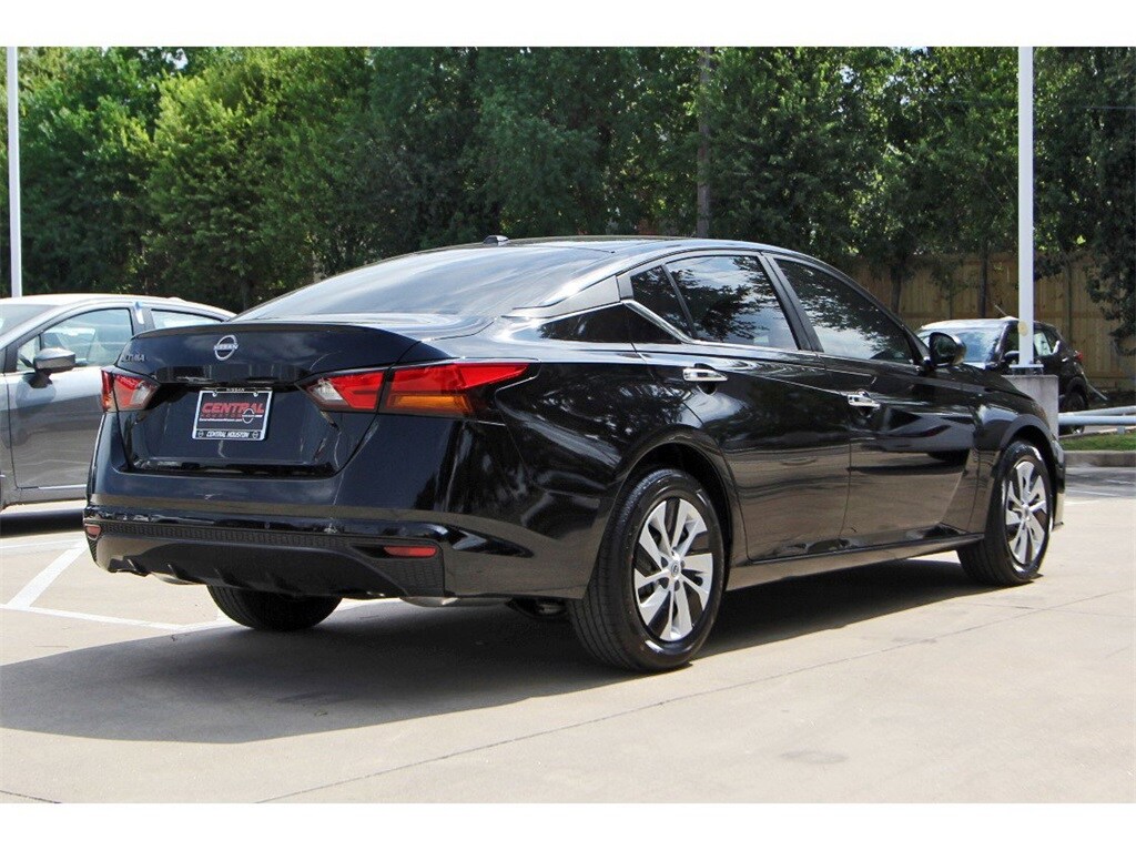 2025 Nissan Altima S photo 4