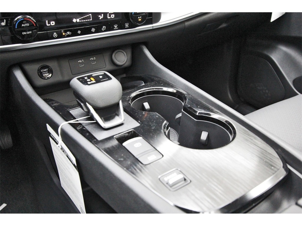 2025 Nissan Rogue SV photo 19