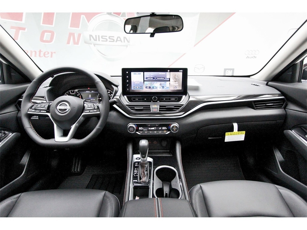 2025 Nissan Altima SR photo 8