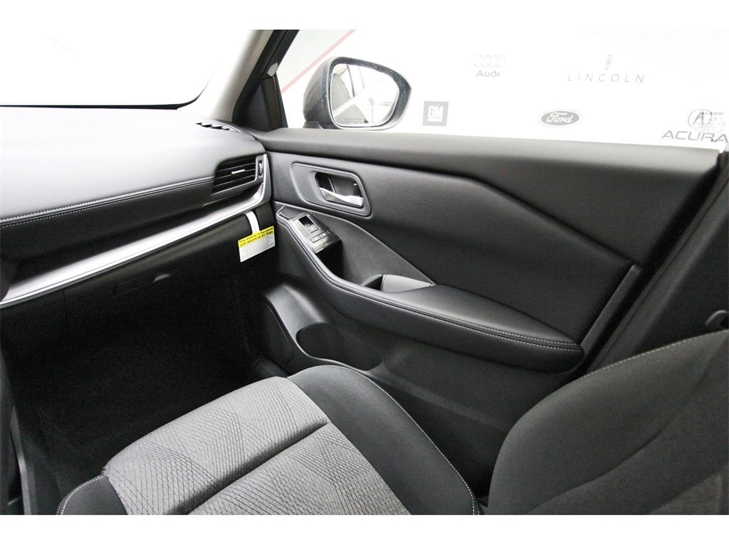 2026 Nissan Rogue SV photo 3