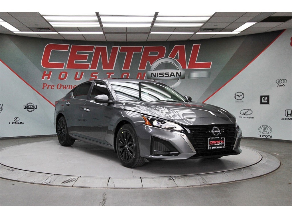 2025 Nissan Altima SV photo 2