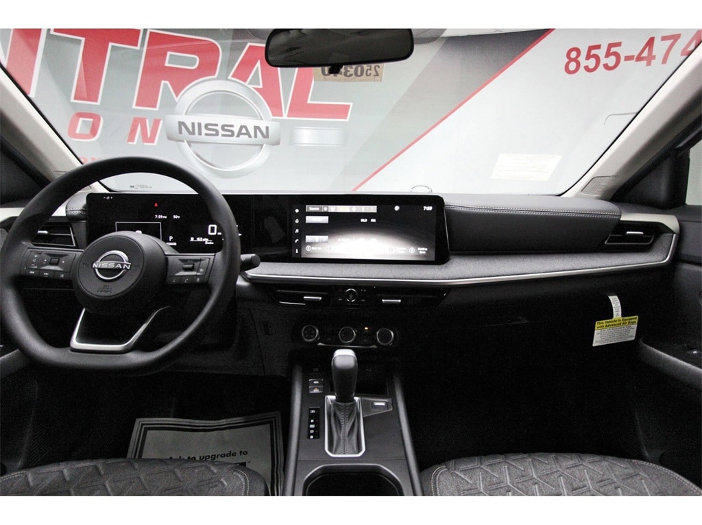 2025 Nissan Kicks SV photo 4