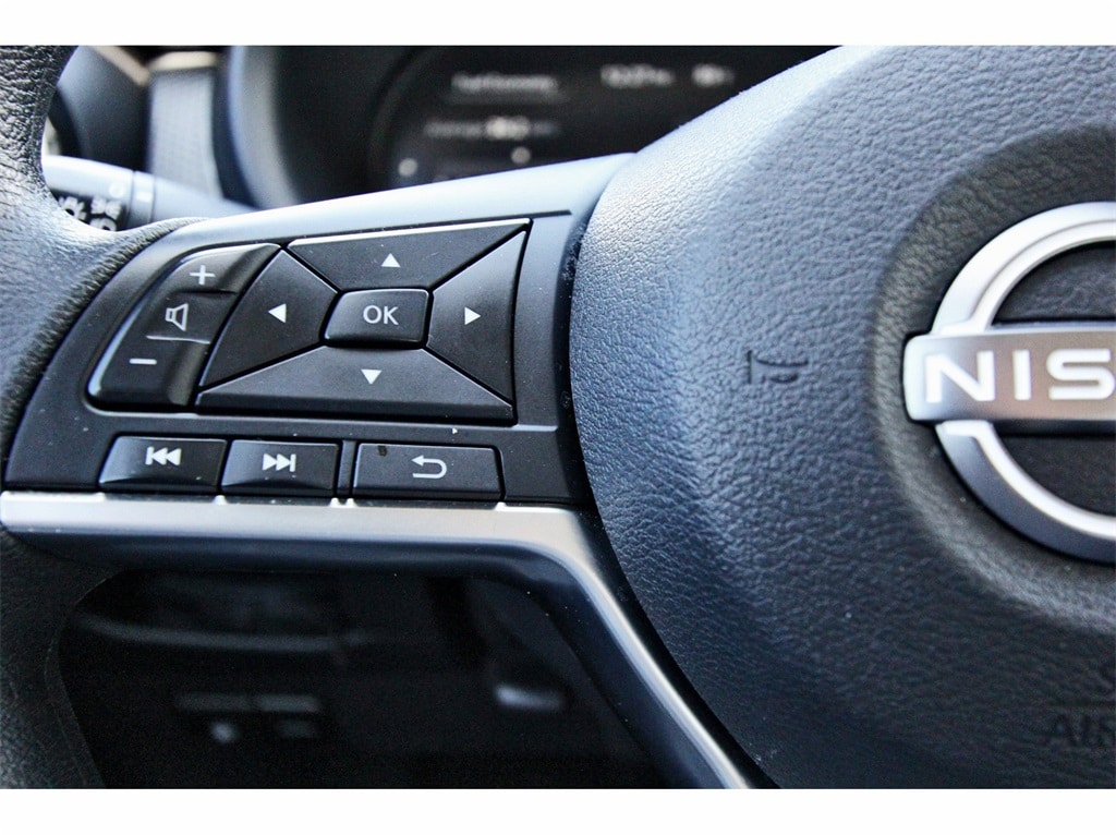 2023 Nissan Kicks SV photo 9