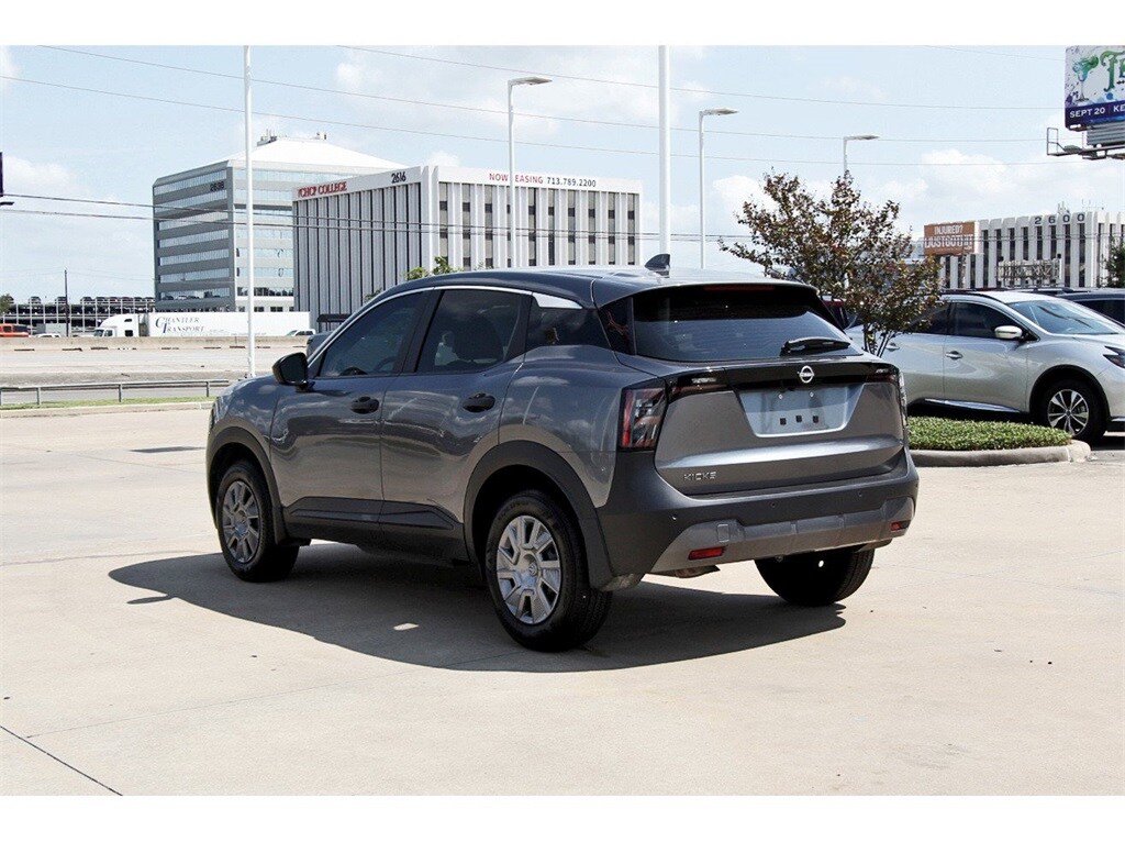 2025 Nissan Kicks S photo 4