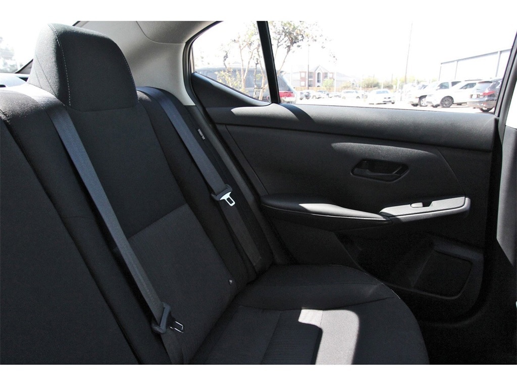 2025 Nissan Sentra SV photo 9