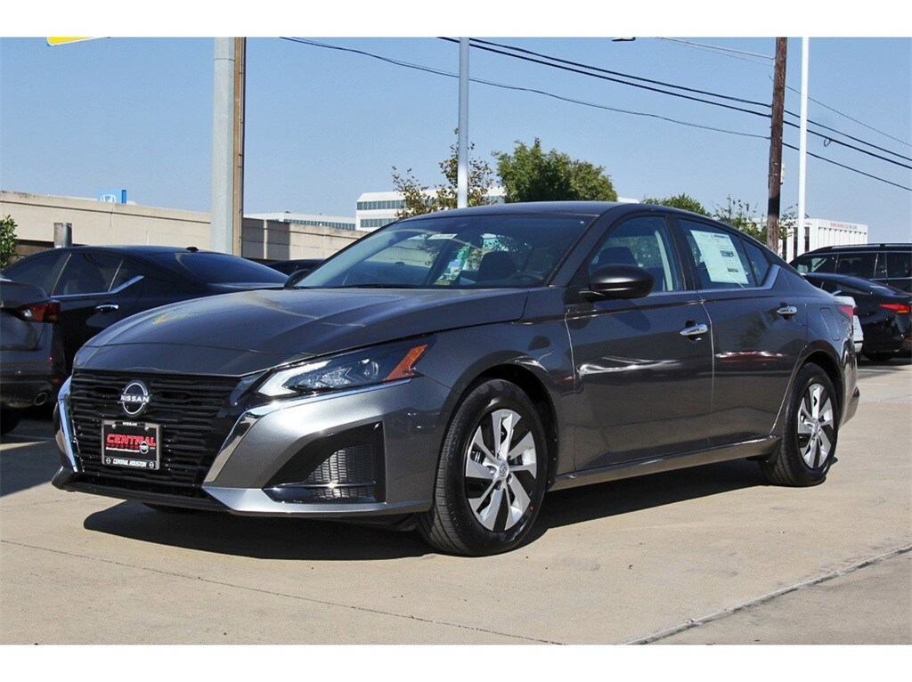 2025 Nissan Altima S photo 2