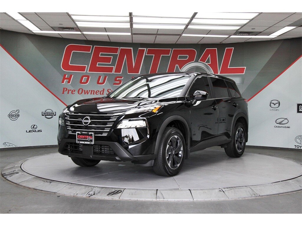 2026 Nissan Rogue SV photo 2