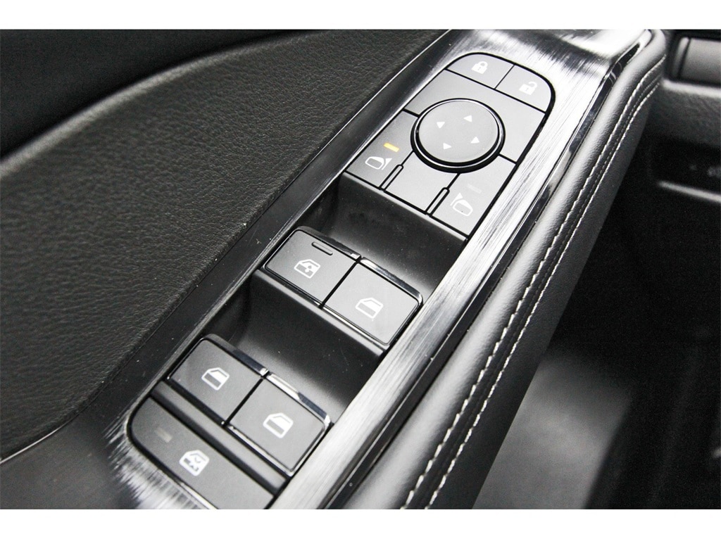 2025 Nissan Rogue SV photo 14