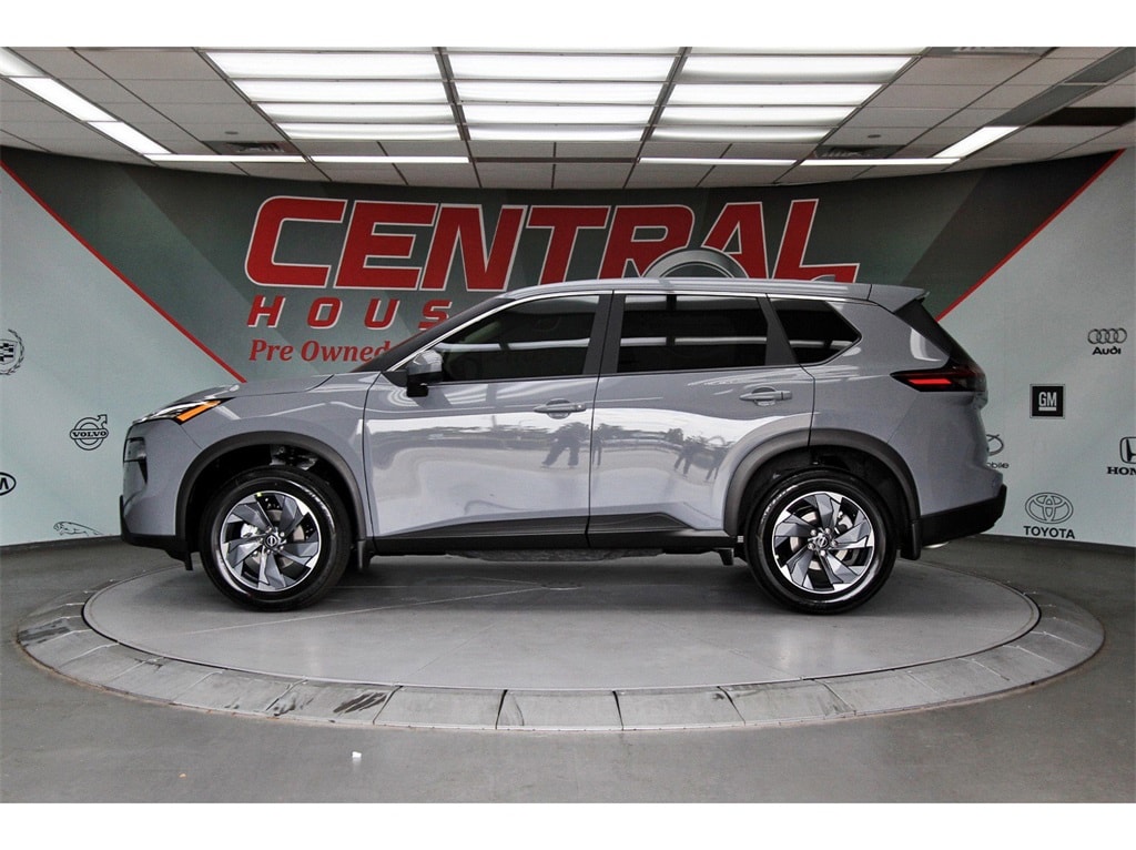 2026 Nissan Rogue SV photo 2