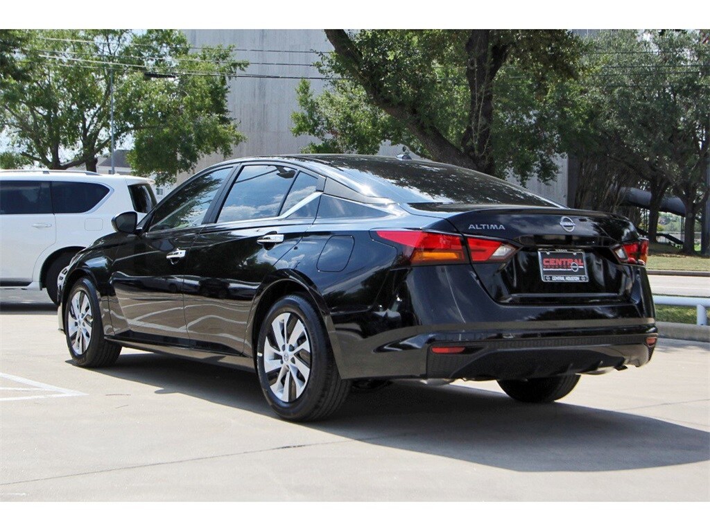 2025 Nissan Altima S photo 3