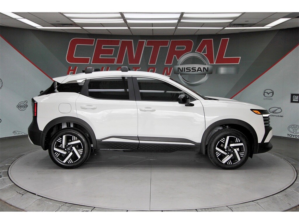 2026 Nissan Kicks SV photo 3