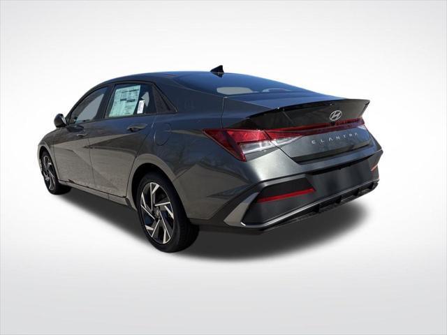 2025 Hyundai Elantra SEL Sport photo 3