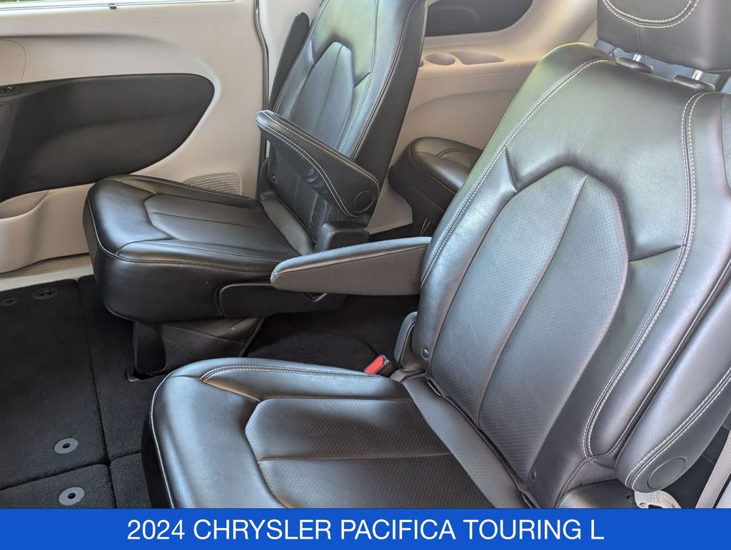 2024 Chrysler Pacifica Touring L - Photo 16