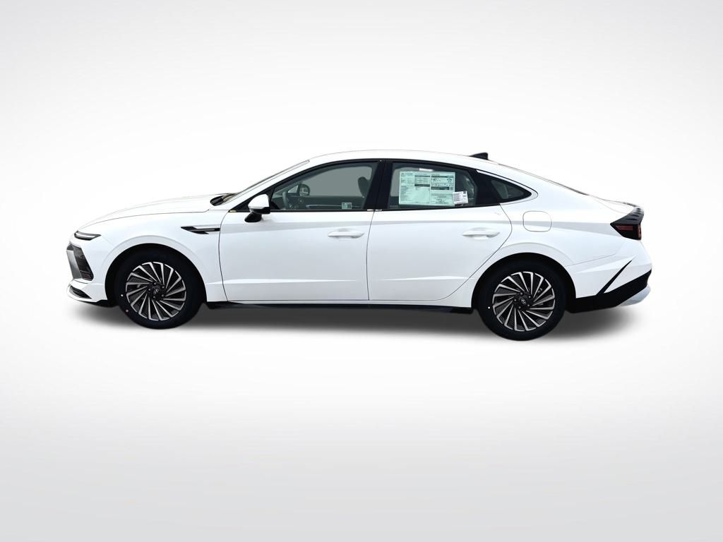 2025 Hyundai Sonata Hybrid SEL photo 2