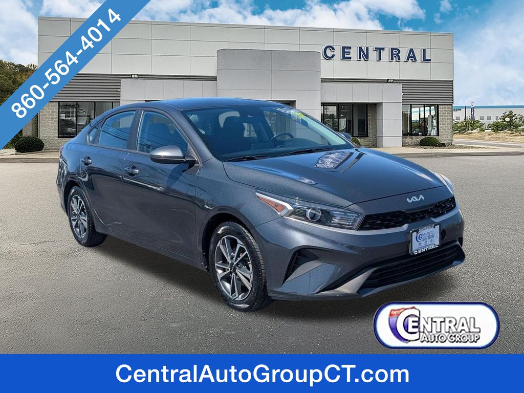 2023 Kia Forte LXS AT's photo