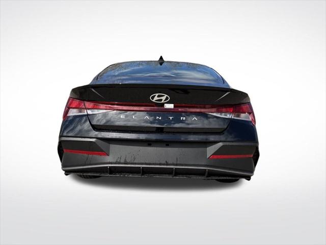2025 Hyundai Elantra SEL Sport photo 4