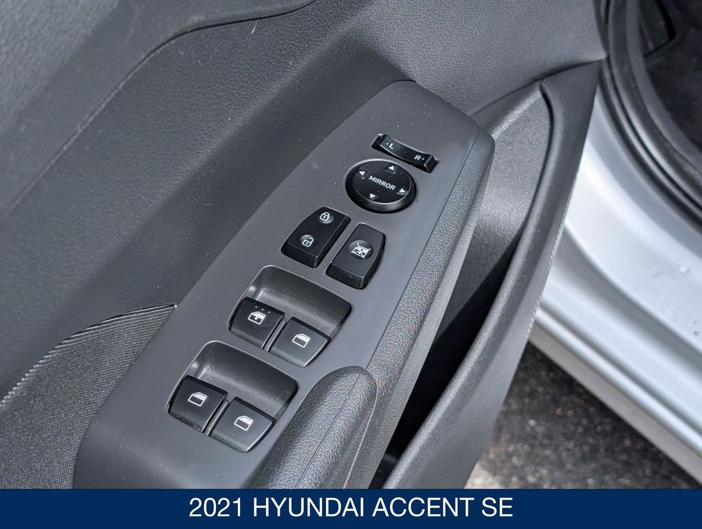 2021 Hyundai Accent SE - Photo 12