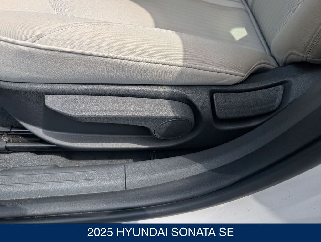 2025 Hyundai Sonata SE - Photo 15