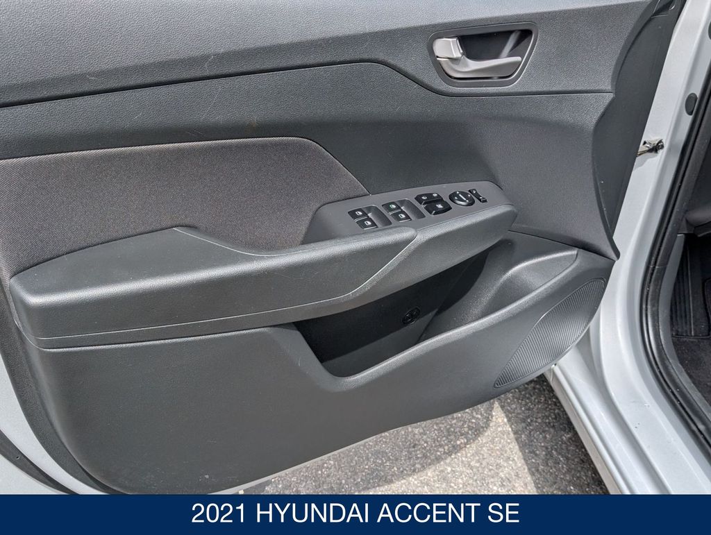 2021 Hyundai Accent SE - Photo 11