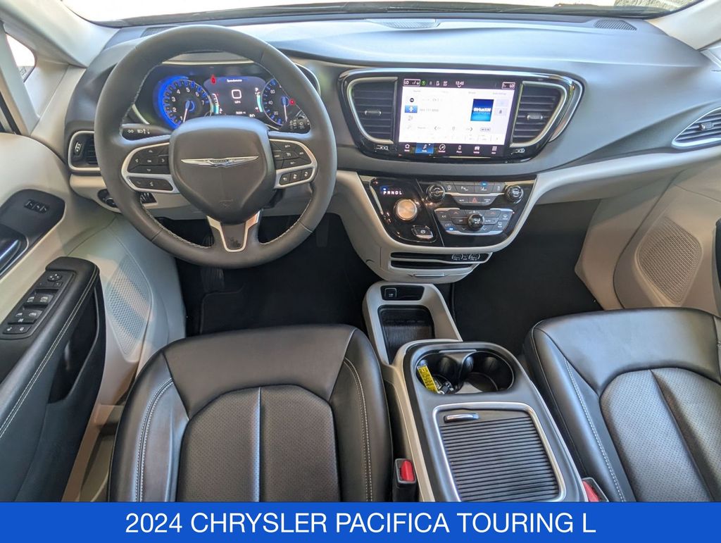 2024 Chrysler Pacifica Touring L - Photo 17