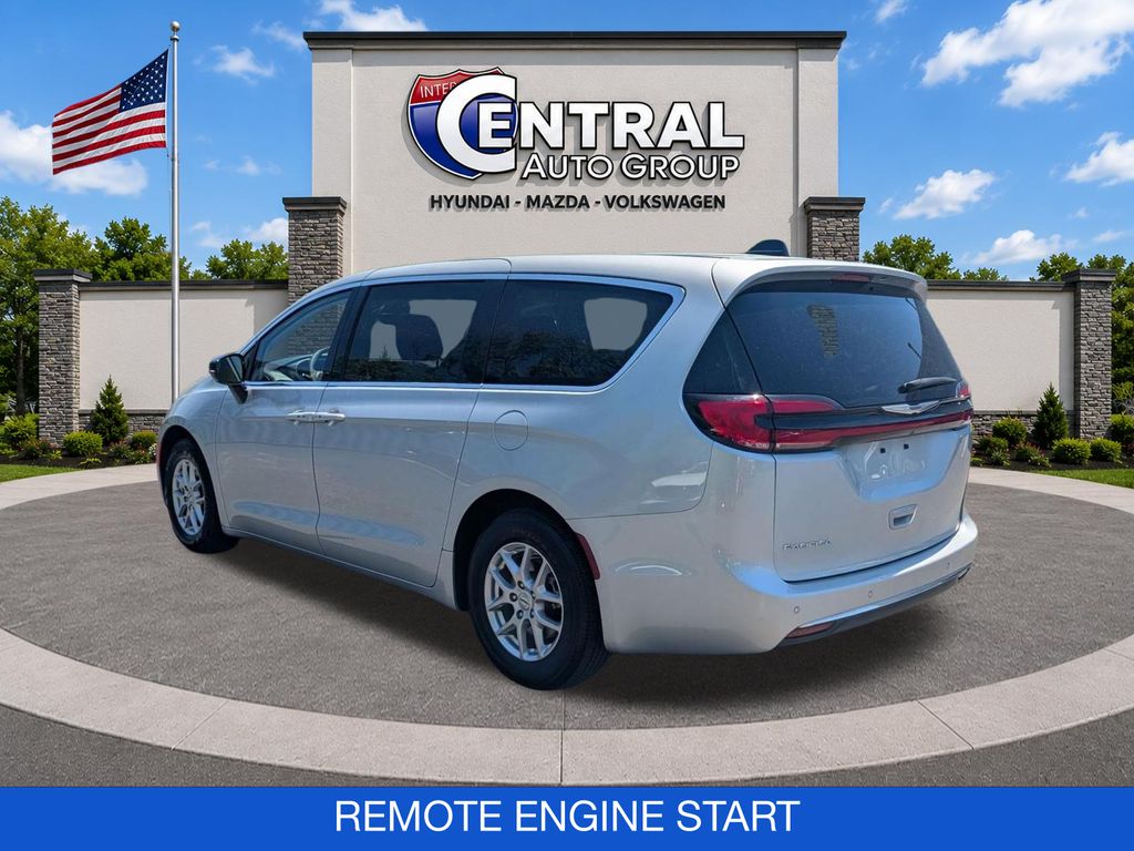 2024 Chrysler Pacifica Touring L - Photo 6