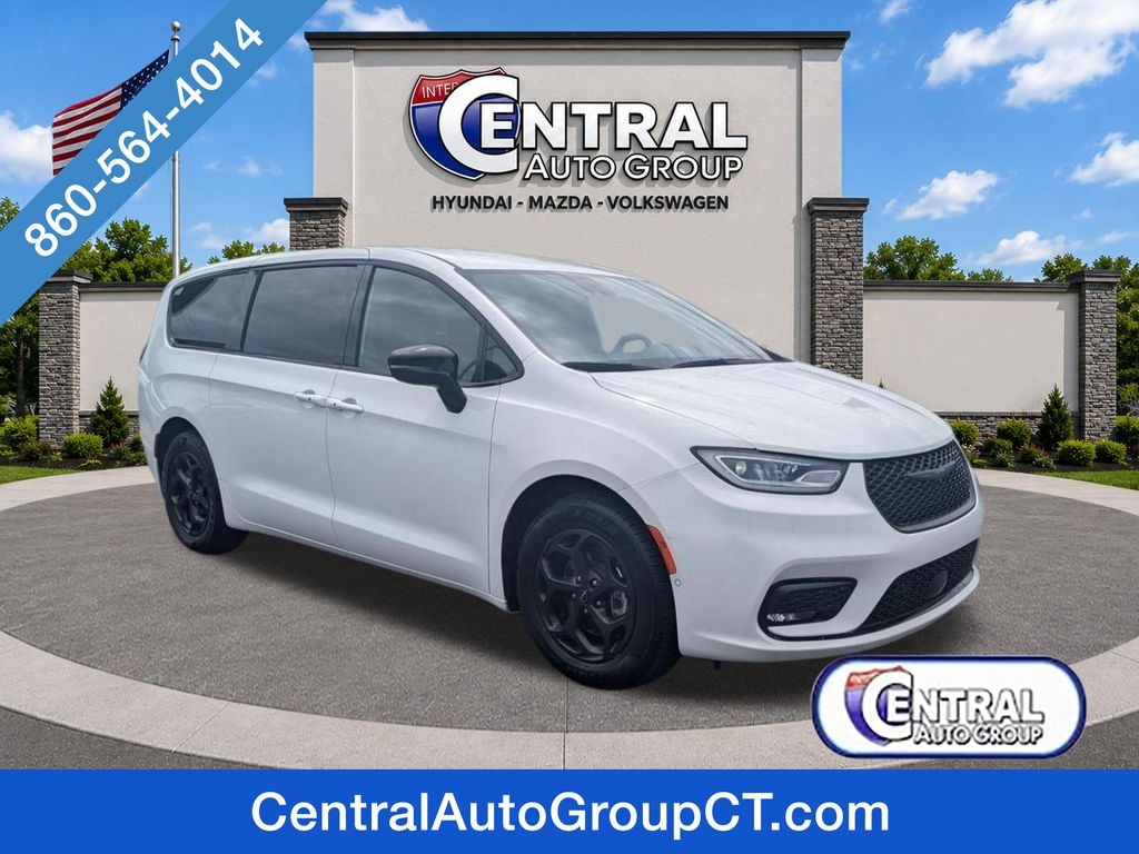 Used 2024 Chrysler Pacifica Hybrid Select S Appearance Minivan/Van