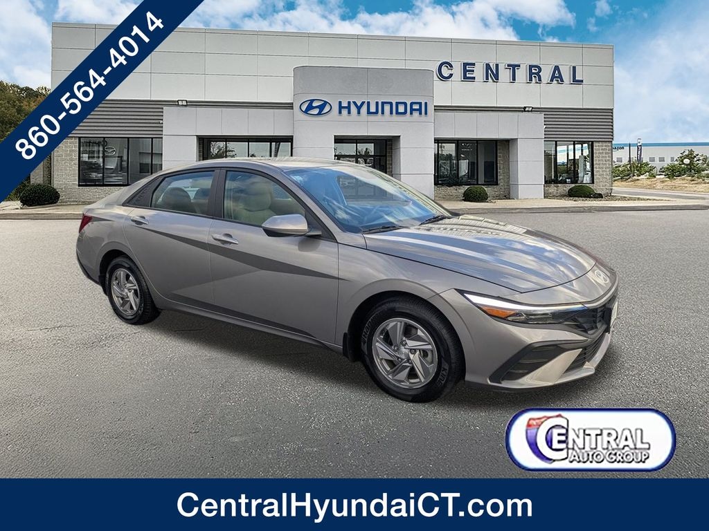 Used 2024 Hyundai Elantra SE Sedan