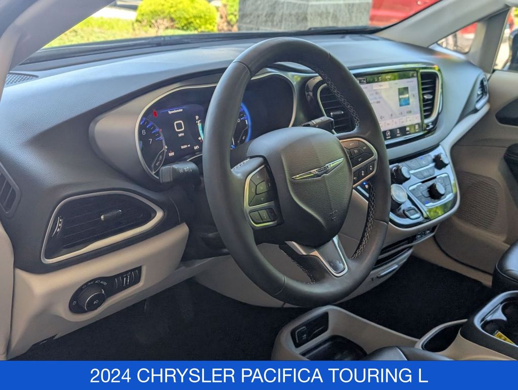 2024 Chrysler Pacifica Touring L - Photo 13