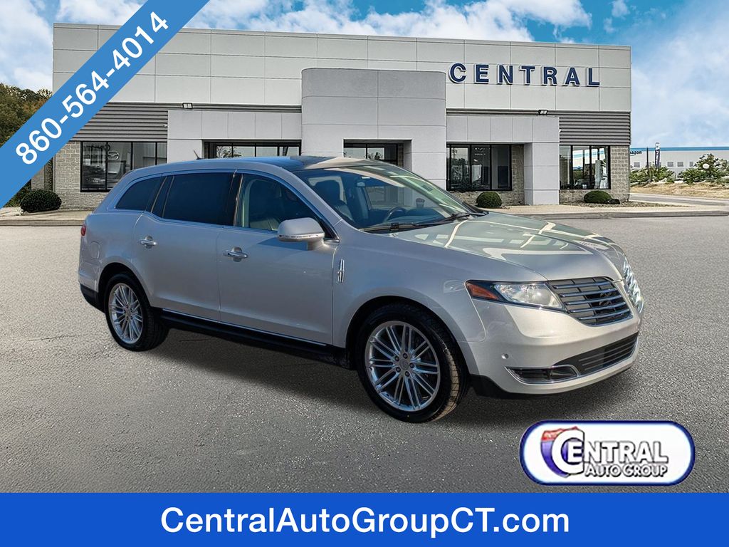 2019 Lincoln MKT Reserve's photo