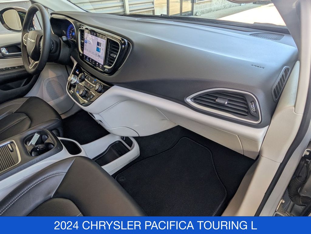 2024 Chrysler Pacifica Touring L - Photo 34