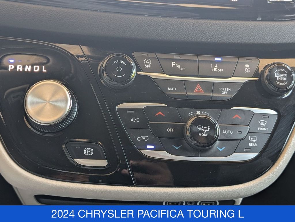 2024 Chrysler Pacifica Touring L - Photo 25