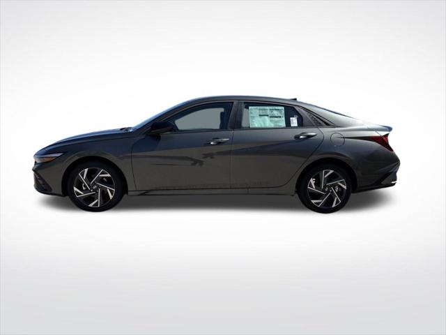 2025 Hyundai Elantra SEL Sport photo 2