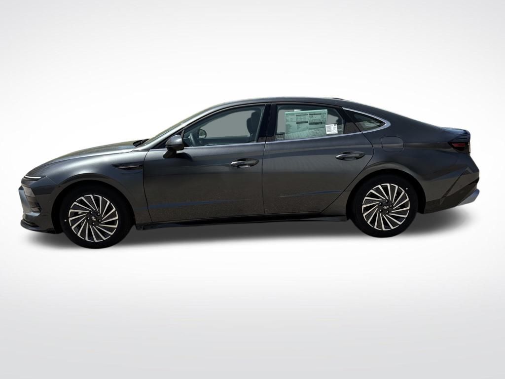 2025 Hyundai Sonata Hybrid Limited photo 2
