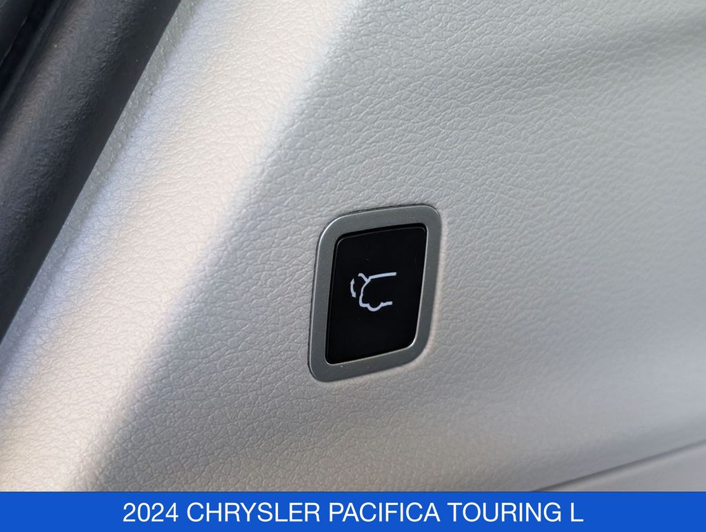 2024 Chrysler Pacifica Touring L - Photo 30