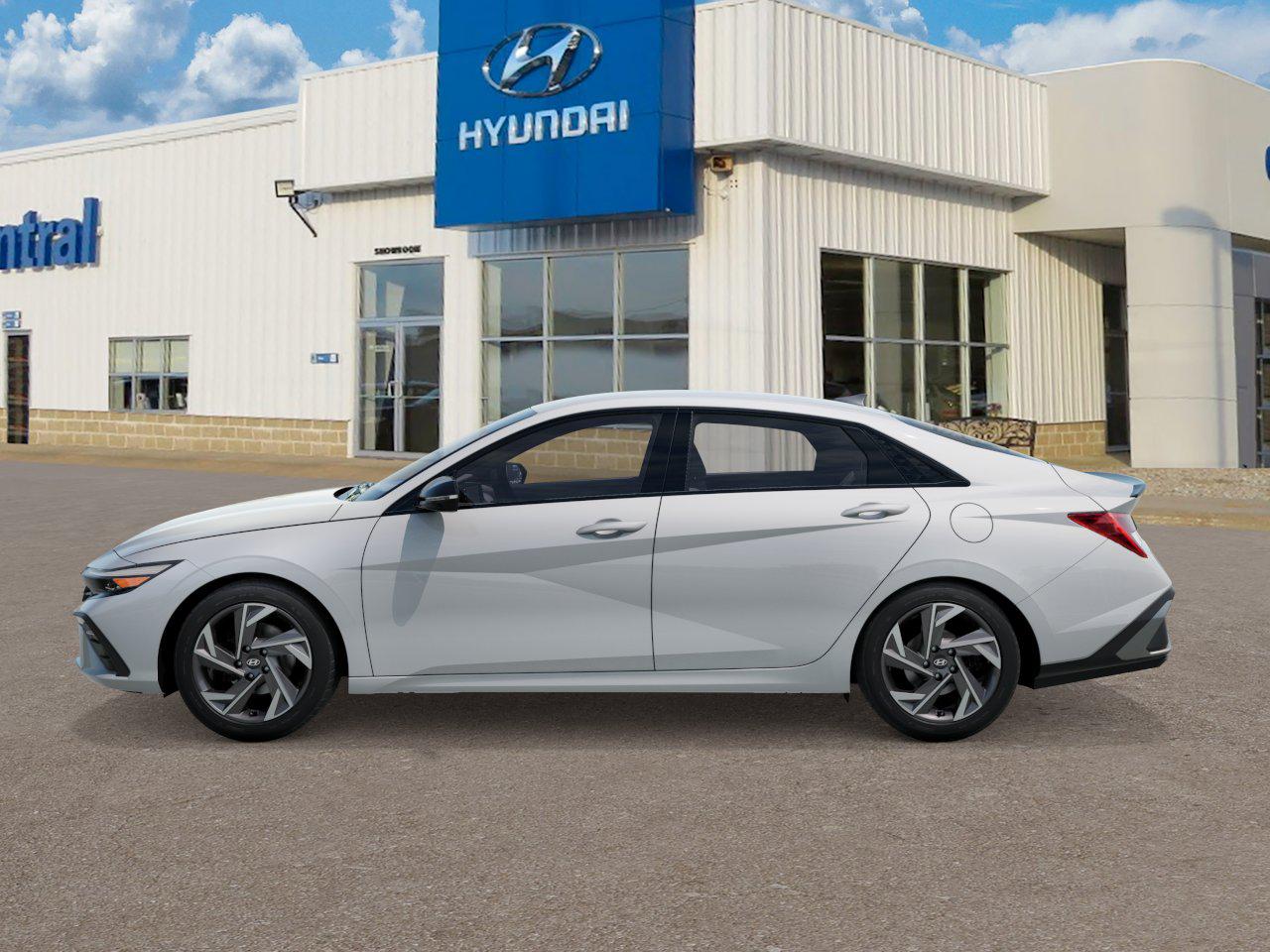 2025 Hyundai Elantra SEL Sport photo 3