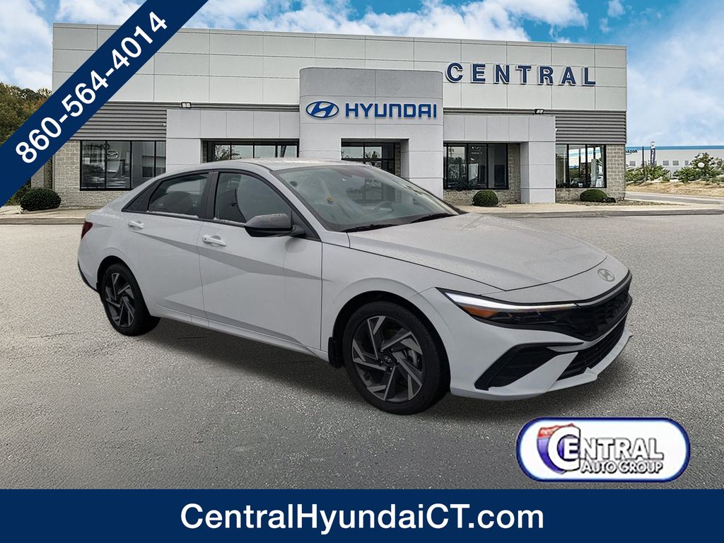 2025 Hyundai Elantra SEL's photo