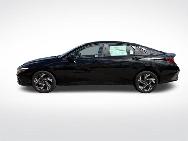 2025 Hyundai Elantra SEL Sport photo 2