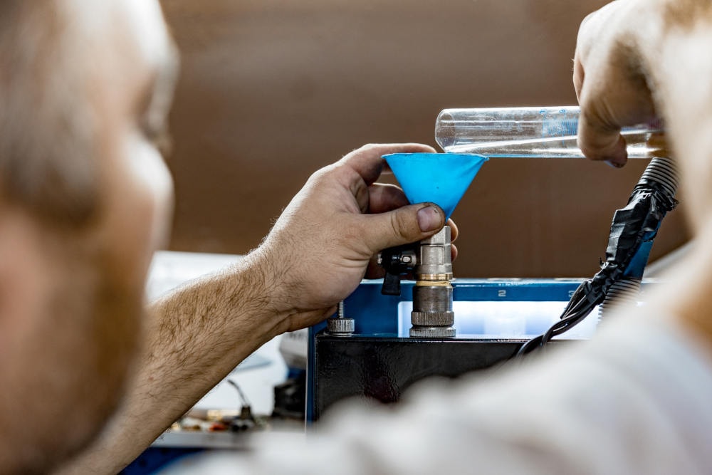 mechanic doing fuel injector cleaning
