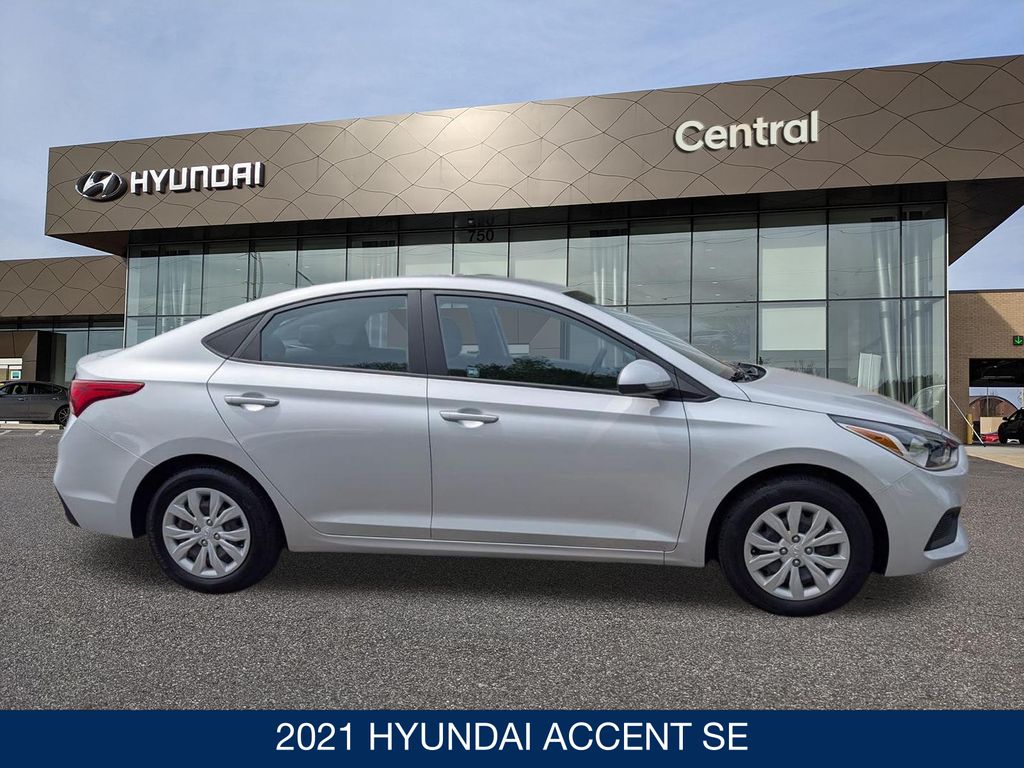 2021 Hyundai Accent SE - Photo 9
