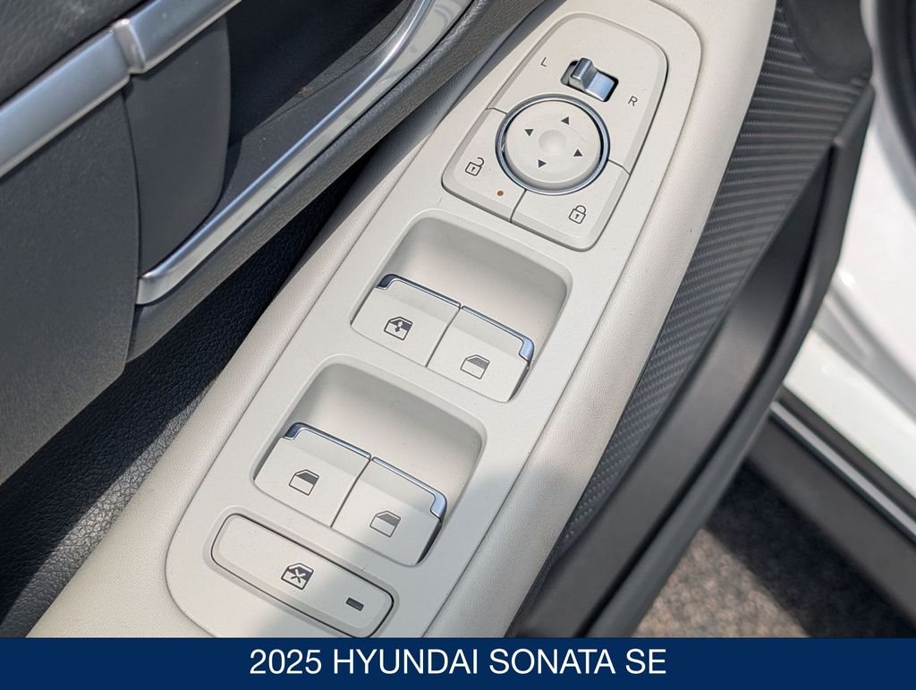 2025 Hyundai Sonata SE - Photo 12