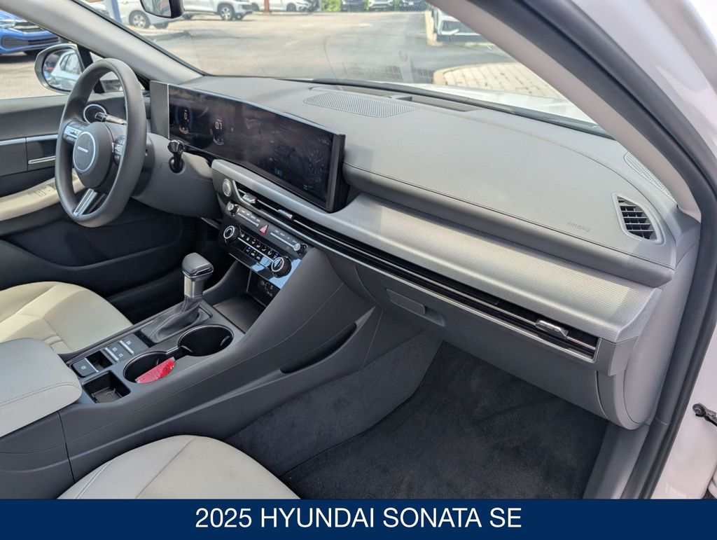 2025 Hyundai Sonata SE - Photo 31