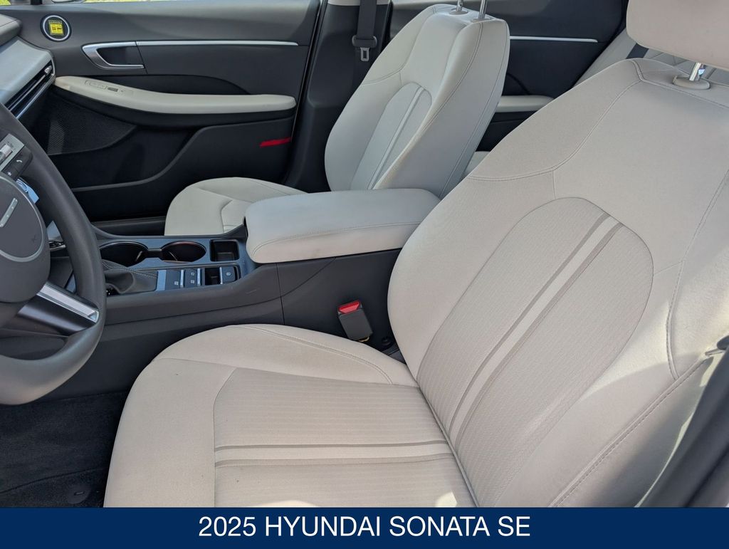 2025 Hyundai Sonata SE - Photo 14