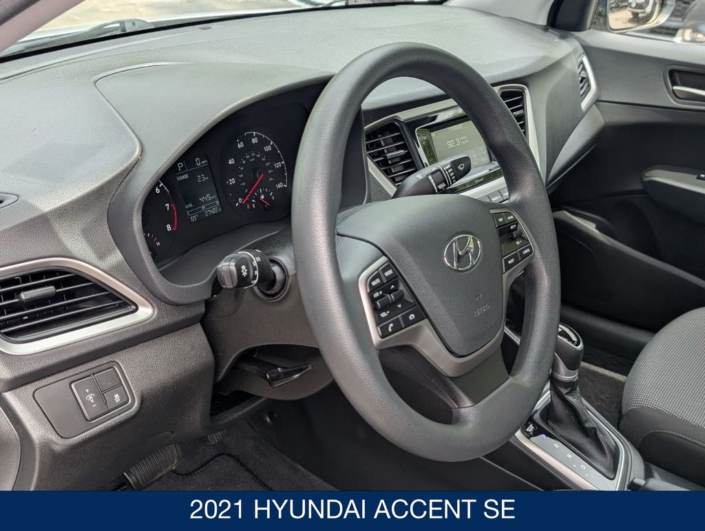 2021 Hyundai Accent SE - Photo 13