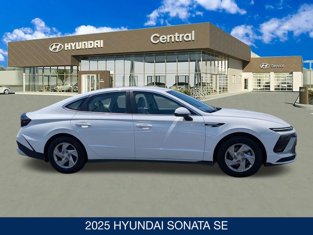 2025 Hyundai Sonata SE - Photo 9