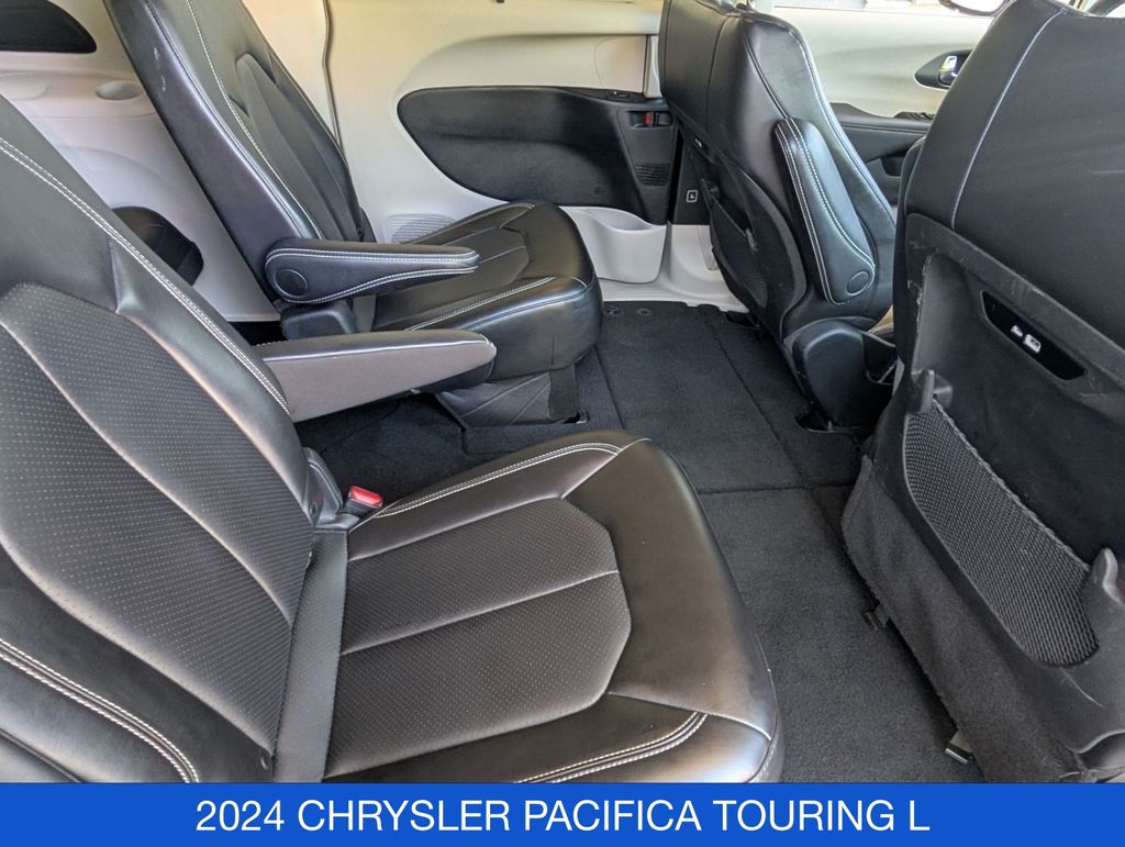 2024 Chrysler Pacifica Touring L - Photo 32
